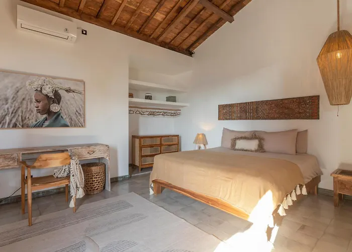 Charming 3Br Villa W/Pool & View