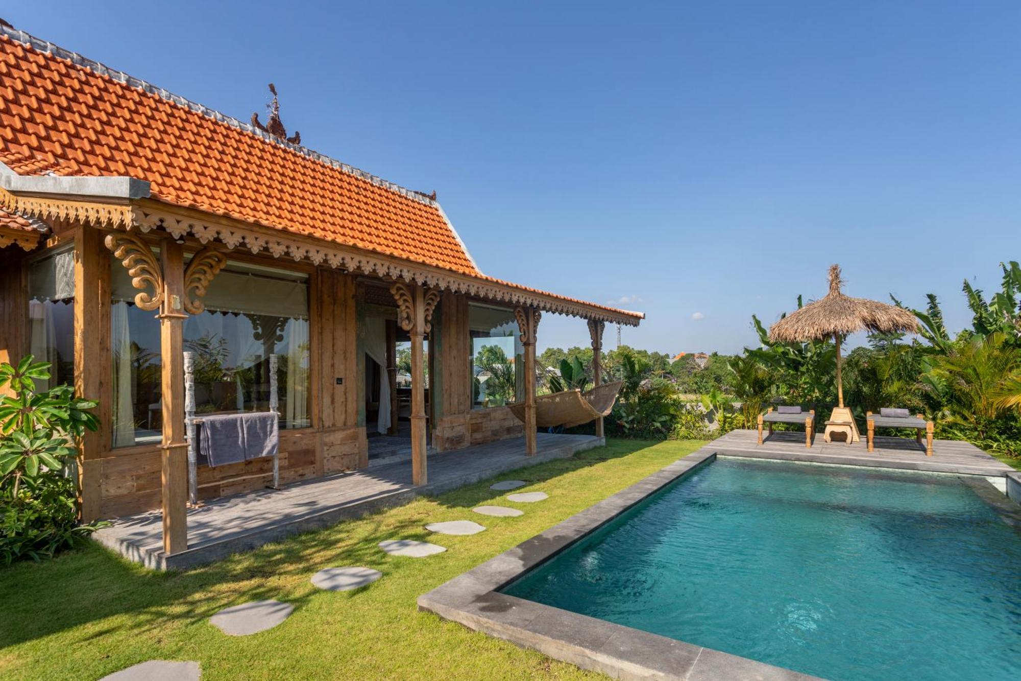 Charming 3br W/pool & View Munggu