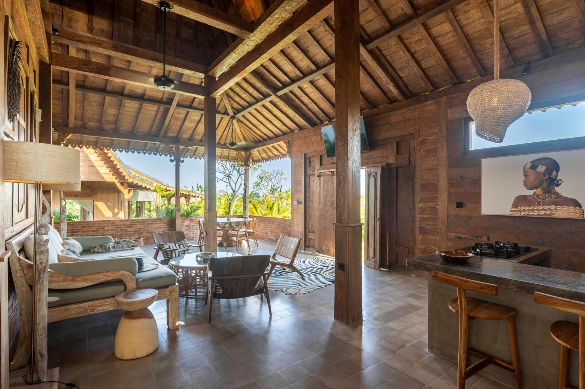 Charming 3br W/pool & View